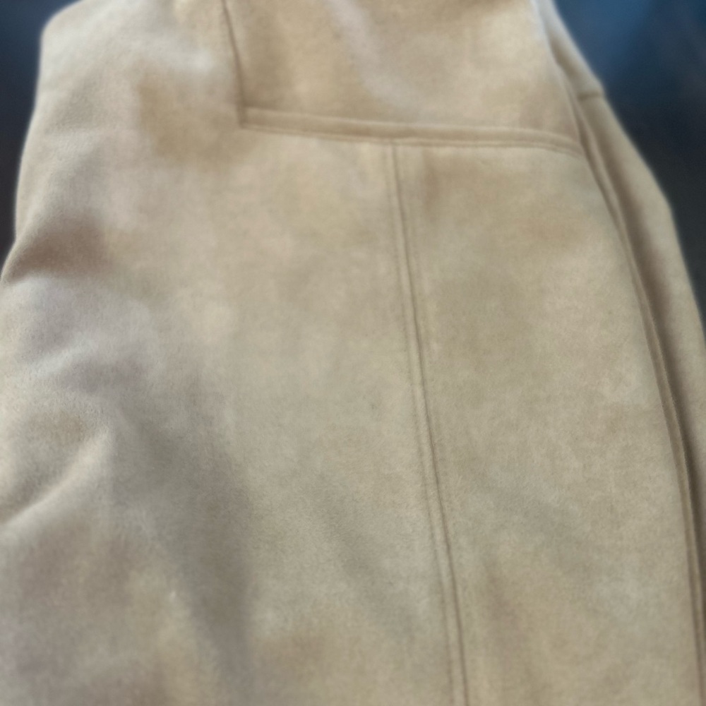 Super beautiful camel light colors, tan, suede pants, skinny leg style.